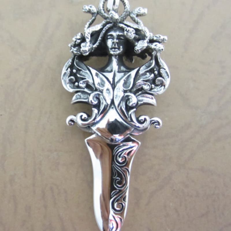 Nouveau dagger